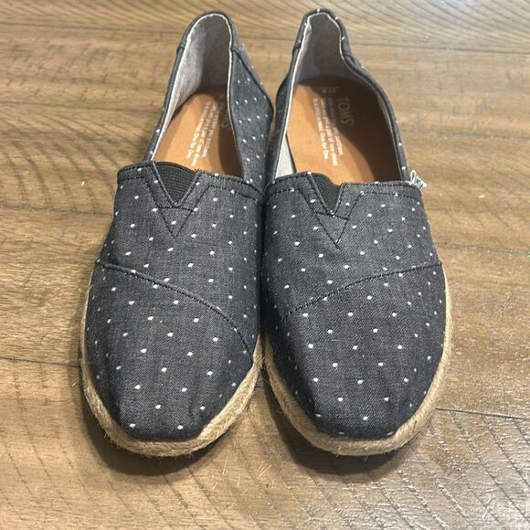 NWOT TOMS Slip on flats size 8 - Picture 2 of 10